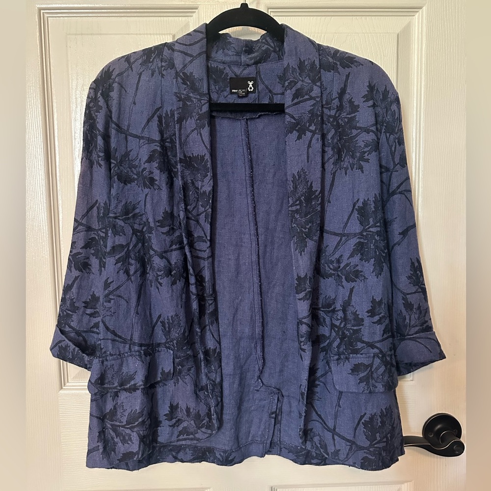 Urban Outfitters Urban Renewal Blazer with blues floral design. Women’s size S.
